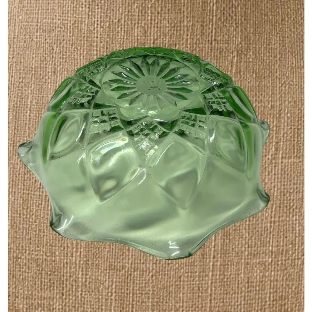 Hazel Atlas Diamond Arches #732 Uranium Glass Ruffled Berry Bowl Green 1929